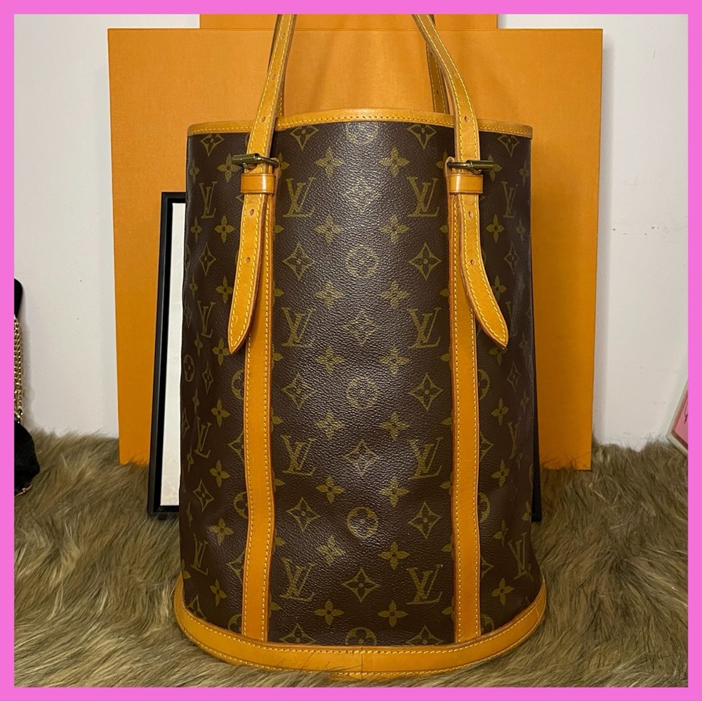 ❤️SOLDAuthentic LOUIS VUITTON  Bucket GM